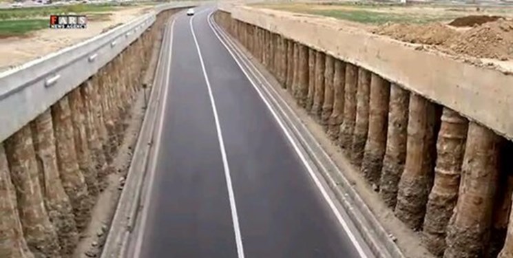 میدان آذربایجان سالهاست به حال خود رها شده است/ هزینه تعدیل قراردادها از جیب مردم خرج می‌شود