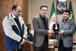 نشان سرباز صلح آذربایجان بر سینه رئیس سازمان جهادکشاورزی استان آذربایجان شرقی