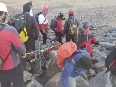 انتقال فرد فوت شده از قله ۳۵۰۰ متری کوه دمیرلی